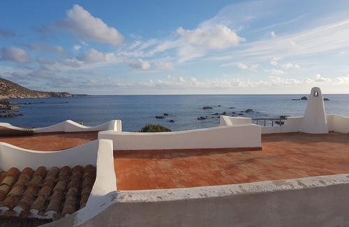 San Stefano House | House dominant position on the sea with garden