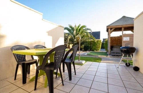 Vierville-sur-Mer House | House facing the sea, with swimming pool and SPAnOMAHA GITES