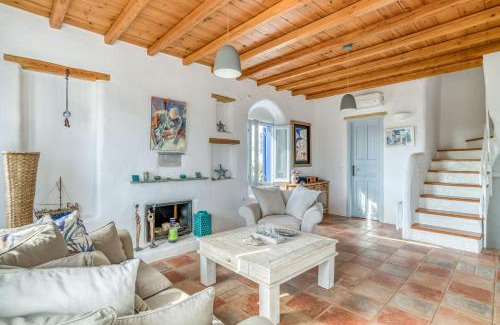 Drios House | House Feinikas - Quiet area with Beach access