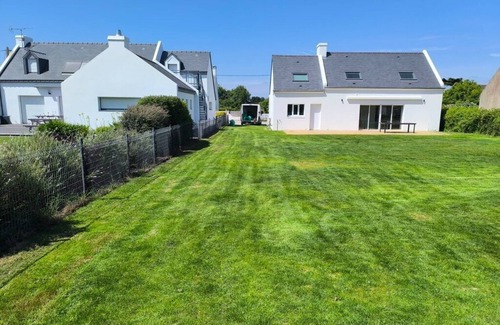 Groix House | House for 10 people, ideally located between the landing stage, the village and the beaches.
