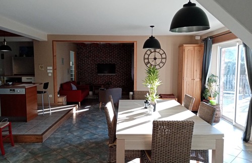 Capdenac House | House for 7 people, its terrace and swimming pool are waiting for you.
