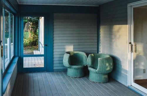 Damariscotta House | House for a crowd.with a dock