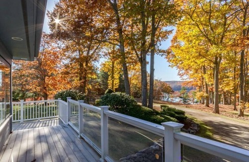 Damariscotta House | House for a crowd.with a dock