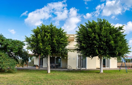 Piperitsa House | House for nomads or families in the countryside