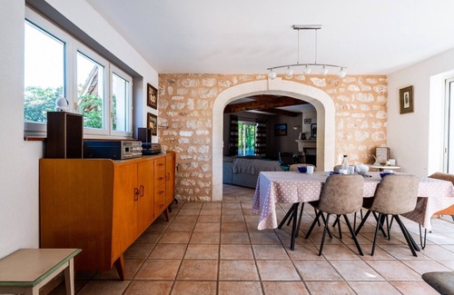 Saint-Restitut Villa | House for rent, in the countryside, private swimming pool in a quiet area