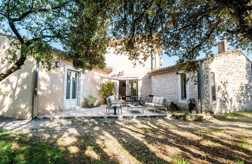 Saint-Restitut Villa | House for rent, in the countryside, private swimming pool in a quiet area