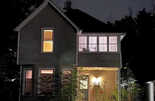 Niagara Falls House | House for rent minutes from the falls, white walker walk andmore attractions