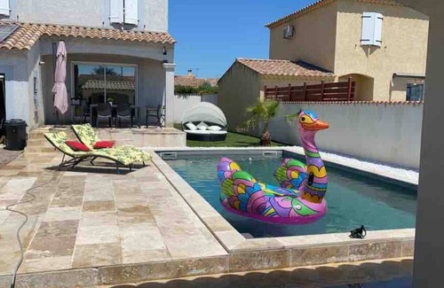 Jonquieres-Saint-Vincent House | House with pool and jacuzzi
