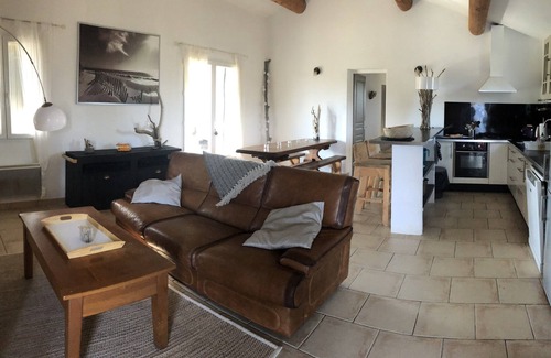 Saintes-Maries-de-la-Mer House | house in the Camargue, garden, parking, 2 minutes from the beach, pets welcome