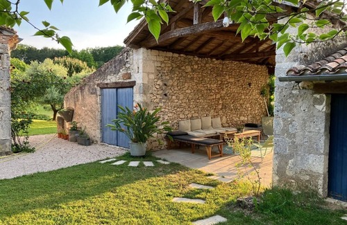 Sainte-Colombe-de-Villeneuve Villa | house classified * with private swimming pool on 2 hectares with view