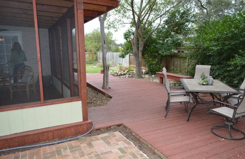 San Antonio House | House Full Of Texas Music Memoralbilia & Decor Highlightng Texas Musicians