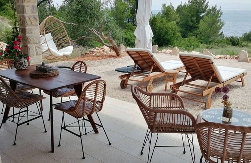 Zavala House | House Gnjila in the bay above the beautiful beach in Gromin Dolac