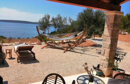 Zavala House | House Gnjila in the bay above the beautiful beach in Gromin Dolac