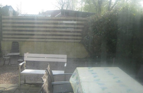 Hommert House | House Hommert 5 large bedrooms- 10 single beds free wifi free parking front door