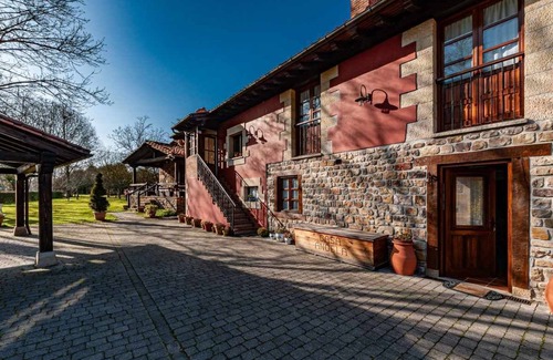 Villanueva de la Pena House | House, ideal for 6 people, private garden, beside a river, close to the sea