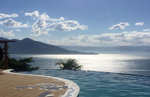 Ilhabela House | House IlhaBela (Siriúba 1 - Cond. Closed) with Sea View and near the beach