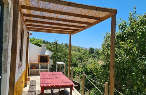 Carvalhal Benfeito House | House in a Farm Between Vineyards 2