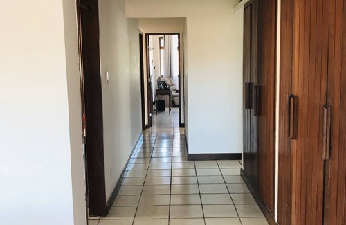Piata House | House in a gated community, close to Piatã beach.