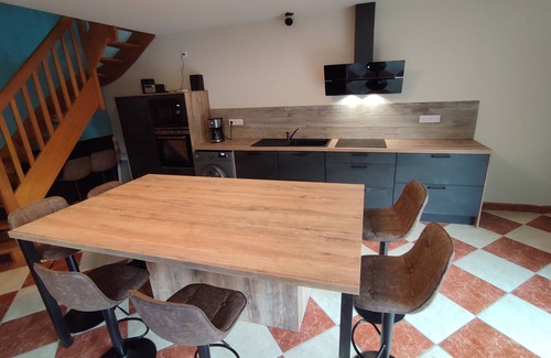 Guern House | House in a haven of greenery, 3 bedrooms, 3 bathrooms, heated indoor pool