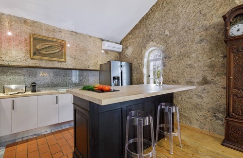 Servian House | House in an authentic estate, with private swimming pool
