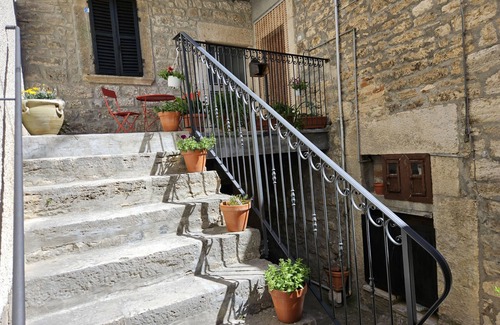 Acquasanta Terme House | House in an ancient village