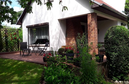Marzahn House | House in an oasis in Berlin with pool, garden, air-conditioning and fireplace
