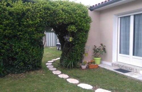 Quartier de l'Hippodrome House | House in Châtelaillon Beach, quiet with enclosed garden