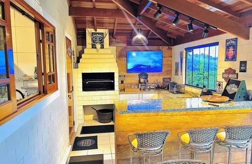Campos do Jordao Cottage | House in Condominium with Heated Pool, Playground, Hydro, Jacuzzi and Beautiful View.