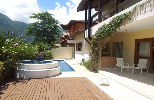 Guaeca House | House in condominium for the whole family, foot in the sand in Guaecá