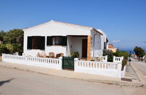 Urbanizacion Mont Ferrutx Ski Chalet | House in a quiet village on the coast.