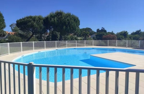 Saint-Pierre-d'Oleron House | House in residence with swimming pool