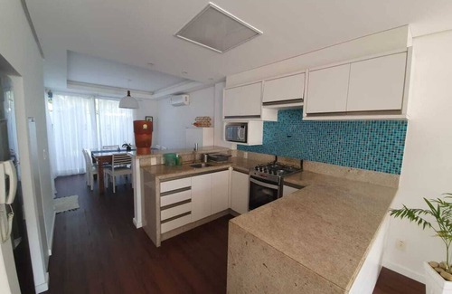 Florianopolis House | House in front of Praia Mole