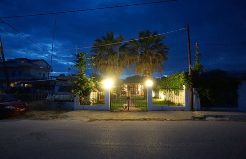 Lefkippos House | House in front of the beach