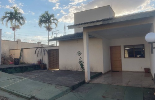 Aparecida de Goiania House | House in gated community with privileged location