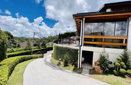 Campos do Jordao Cottage | House in Gated Community with Heated Pool, Hydro, Jacuzzi and Beautiful View.