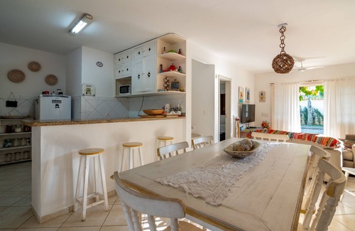 Juquehy House | House in gated community, 04 suites, excellent location.