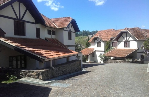 Serra Negra House | House in gated community