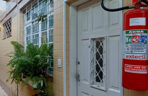 Boqueirao House | House in Gonzaga I Santos on private street