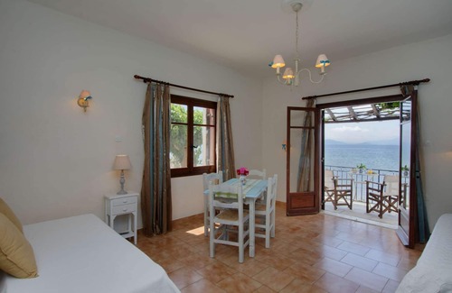 Lefokastron Apartment | House in Lefokastro - in front of the beach + Wi-Fi #3