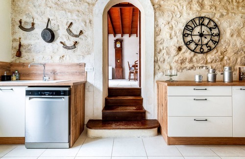 La Garde-Adhemar Ski Chalet | House in listed village with garden and jacuzzi