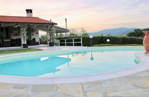 Larciano House | House in modern style with swimming-pool