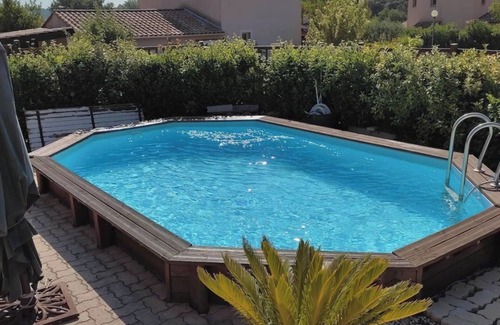 Besse-sur-Issole Villa | House in quiet subdivision, with swimming pool.