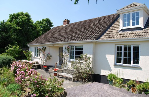 Manaccan House | House in quiet village, close to Helford River, 4 Bedrooms 3 Bathrooms Sleeps 8