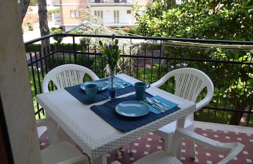 Laura House | House in residential park at 200 meters. from the sea