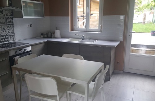 Coteaux Ouest House | House in rouen near dock76 and quai de seine rive droite