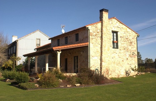 Outes Cottage | House in rustic location, own for rest