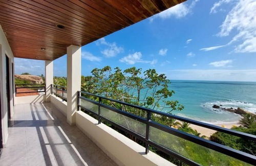 Conde House | House in Tabatinga with private access to the beach