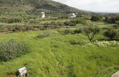 Megas Yialos-Nites House | House in the grass land.