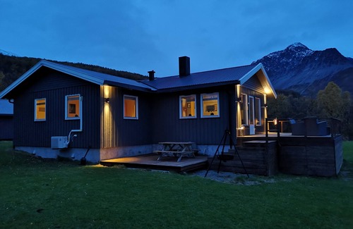 Lyngen House | House in the heart of the Lyngen Alps with best view