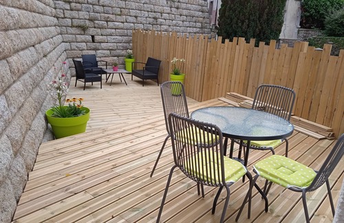 Pont-Aven House | House in the heart of town with courtyard and garage